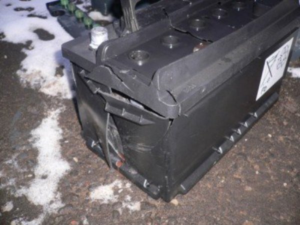 Почему стартер крутит, а двигатель не заводится и не схватывает: причины работы в холостую