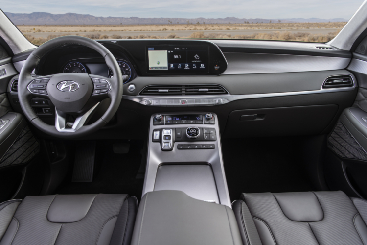 Новому большому кроссоверу Hyundai дали российское имя Новому большому кроссоверу Hyundai дали российское имя