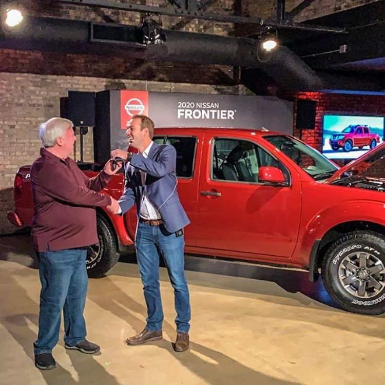 Американец проехал на Nissan 1 600 000 км без «капиталки» и получил за это новый пикап Американец проехал на Nissan 1 600 000 км без «капиталки» и получил за это новый пикап