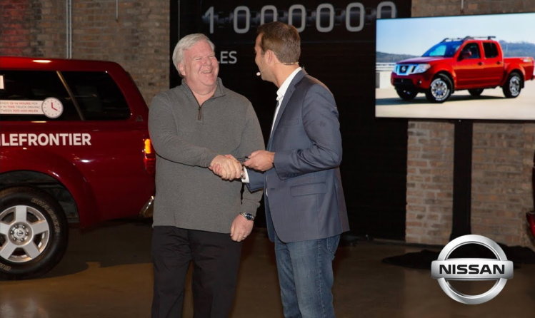 Американец проехал на Nissan 1 600 000 км без «капиталки» и получил за это новый пикап Американец проехал на Nissan 1 600 000 км без «капиталки» и получил за это новый пикап