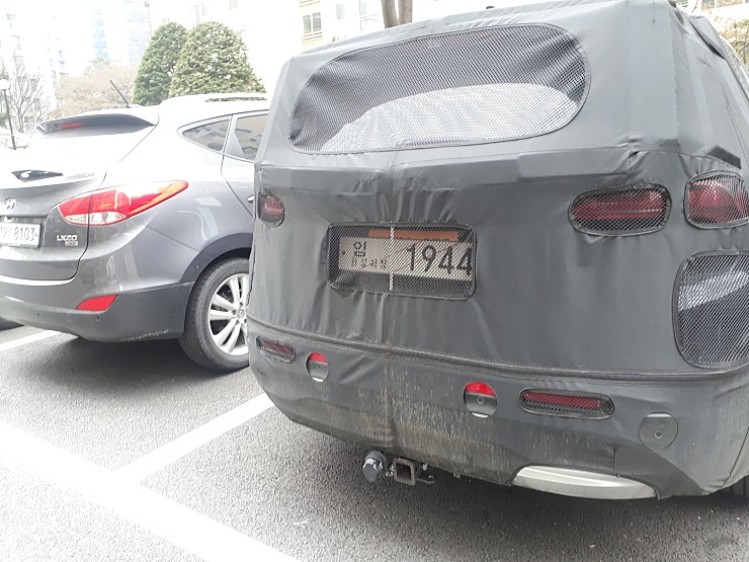 Шпионы поймали обновленный Hyundai Santa Fe. Когда ждать в России?