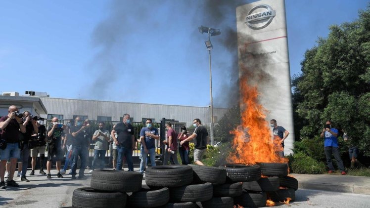 Рабочие завода Nissan устроили бунт Рабочие завода Nissan устроили бунт