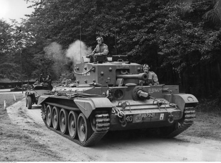 Старый полицейский Ford оснастили танковым двигателем от Cromwell на 2500 сил Старый полицейский Ford оснастили танковым двигателем от Cromwell на 2500 сил