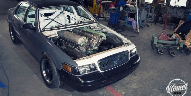 Старый полицейский Ford оснастили танковым двигателем от Cromwell на 2500 сил Старый полицейский Ford оснастили танковым двигателем от Cromwell на 2500 сил