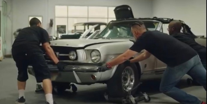 «Аквамен» похитил Mustang у своей жены