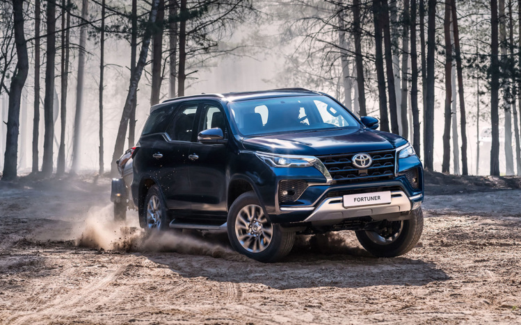 Обновленные Toyota Fortuner и Hilux уже появились у российских дилеров