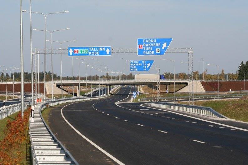 В Эстонии за превышение скорости заставят стоять на обочине?
