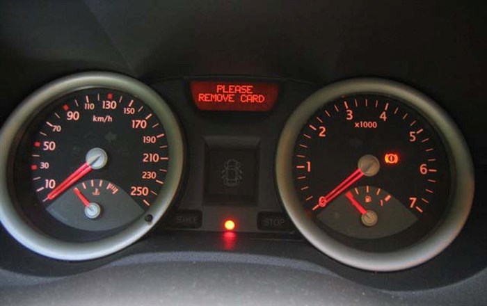 Ошибка Braking Fault на Рено Флюенс © Как обнулить компьютер Ошибка Braking Fault на Рено Флюенс © Как обнулить компьютер