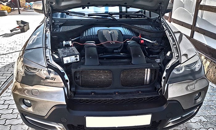 Ошибки с Аккумуляторами в Bmw x5 E70. Как зарядить аккумулятор на бмв х5 е70